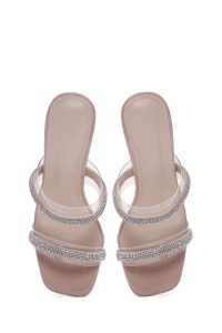 صندل زنانه بژ نگین‌دار شفاف پاشنه‌ضخیم دری مد