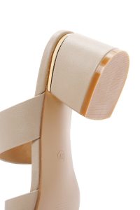 صندل زنانه بژ پاشنه‌ضخیم کوتاه دری مد