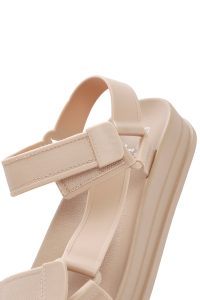 صندل زنانه بژ ژله‌ای تخت بندی دری مد