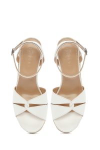 صندل زنانه سفید بنددار پاشنه لژ کنفی دری مد