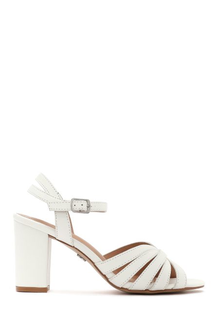 صندل زنانه سفید بنددار پاشنه‌ضخیم کوتاه دری مد