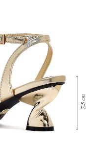 صندل زنانه طلایی متالیک پاشنه‌ضخیم بنددار دری مد