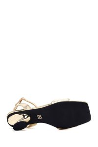 صندل زنانه طلایی متالیک پاشنه‌ضخیم بنددار دری مد