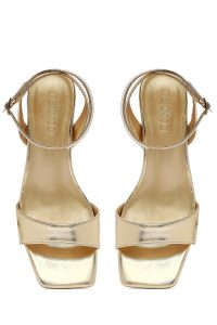 صندل زنانه طلایی متالیک پاشنه‌ضخیم بنددار دری مد