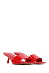 صندل زنانه قرمز پاشنه نازک کوتاه دری مد