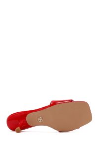 صندل زنانه قرمز پاشنه نازک کوتاه دری مد