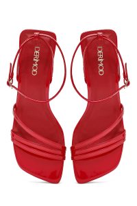 صندل زنانه قرمز چرم ورنی بنددار پاشنه‌دار دری مد