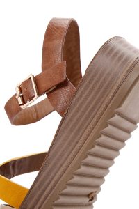 صندل زنانه قهوه‌ای بندی بنددار کفی ضخیم دری مد