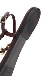 صندل زنانه قهوه‌ای جزئیات فلزی انگشتی دری مد