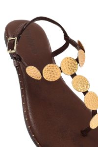 صندل زنانه قهوه‌ای جزئیات فلزی انگشتی دری مد