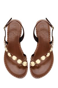 صندل زنانه قهوه‌ای جزئیات فلزی چرم انگشتی دری مد