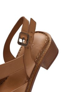 صندل زنانه قهوه‌ای روشن چرم پاشنه‌کوتاه بنددار دری مد