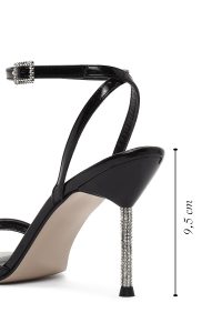 صندل زنانه مشکی براق پاشنه نازک نگین‌دار بنددار دری مد