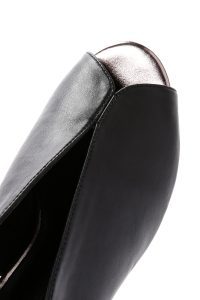 صندل زنانه مشکی بند پشت‌دار نگین‌دار پاشنه‌بلند ضخیم دری مد