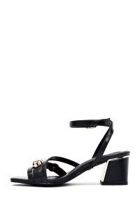 صندل زنانه مشکی بنددار پاشنه‌ضخیم کوتاه دری مد