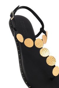 صندل زنانه مشکی جزئیات فلزی انگشتی دری مد