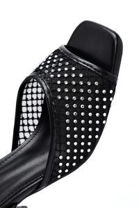 صندل زنانه مشکی نگین‌دار شفاف پاشنه‌ضخیم بنددار دری مد