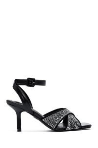 صندل زنانه مشکی نگین‌دار پاشنه‌نازک بنددار دری مد