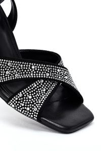 صندل زنانه مشکی نگین‌دار پاشنه‌نازک بنددار دری مد