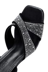 صندل زنانه مشکی نگین‌دار پاشنه‌نازک بنددار دری مد