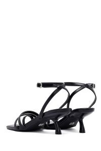 صندل زنانه مشکی پاشنه‌نازک کوتاه بنددار دری مد