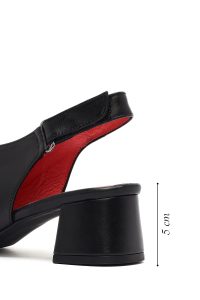 صندل زنانه مشکی چرم پاشنه‌ضخیم کوتاه بنددار دری مد