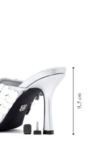 صندل زنانه نقره‌ای پاشنه نازک پولکی دری مد