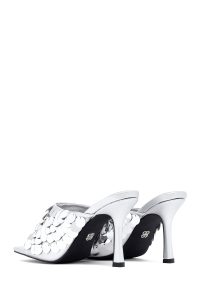 صندل زنانه نقره‌ای پاشنه نازک پولکی دری مد