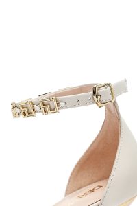 صندل زنانه کرم چرم پاشنه‌نازک بنددار دری مد