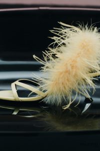 صندل پاشنه بلند زنانه پر‌دار متالیک زارا – ZARA