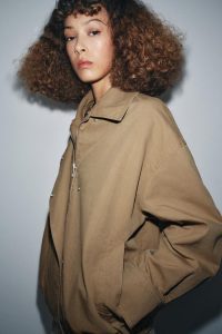 کت بامبر زنانه با یقه خز مصنوعی کالکشن ZW زارا – ZARA