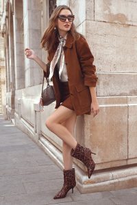 کت چرمی زنانه قهوه‌ای اورسایز جیر یقه پیراهنی Petra دری مد