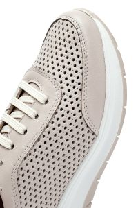 کتونی زنانه چرم کرم بنددار با زیره ضخیم دری مد