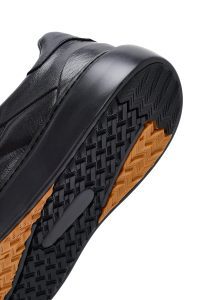 کتونی مردانه مشکی بندی زیره ضخیم چرمی چاپ‌دار دری مد