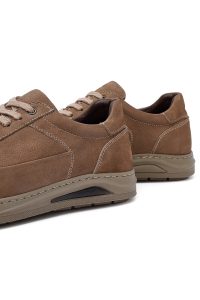 کتونی مردانه نبوک چرمی بژ بندی دری‌مد