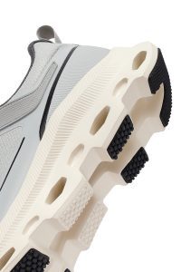 کتونی مردانه پارچه‌ای طوسی بندی زیره ضخیم