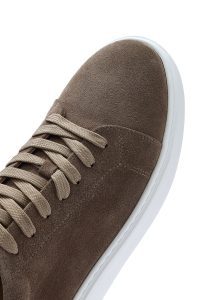 کتونی مردانه چرم جیر بژ بنددار دری مد