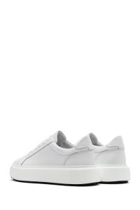 کتونی مردانه چرم سفید بنددار زیره ضخیم دری مد