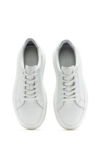 کتونی مردانه چرم سفید بنددار زیره ضخیم دری مد