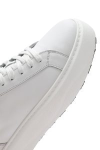 کتونی مردانه چرم سفید بنددار زیره ضخیم دری مد