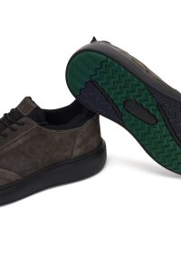 کتونی مردانه چرم نبوک طوسی بندی با زیره ضخیم دری مد