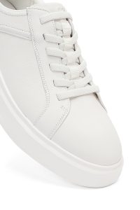 کتونی مردانه چرمی سفید بندی زیره ضخیم دری مد