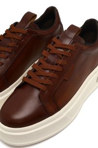 کتونی مردانه چرمی قهوه‌ای بندی با زیره ضخیم دری مد