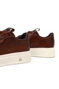 کتونی مردانه چرمی قهوه‌ای بندی با زیره ضخیم دری مد