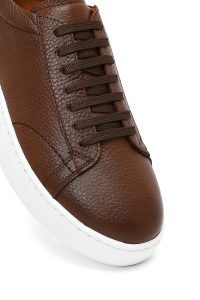 کتونی مردانه چرمی قهوه‌ای بندی با زیره ضخیم دری مد