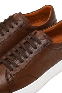 کتونی مردانه چرمی قهوه‌ای بندی با زیره ضخیم دری مد