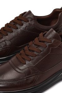 کتونی مردانه چرمی قهوه‌ای بندی کژوال با زیره ضخیم دری مد