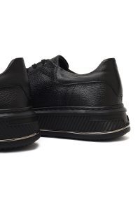 کتونی مردانه چرمی مشکی بندی با زیره ضخیم دری مد