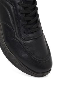 کتونی مردانه چرمی مشکی بندی کژوال با زیره ضخیم دری مد