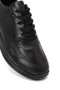 کتونی مردانه چرمی مشکی بندی کژوال با زیره ضخیم دری مد